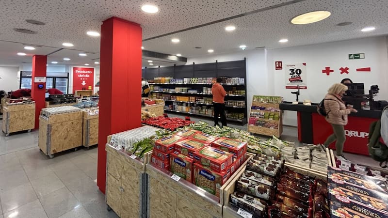 Este importante supermercado inauguró una nueva tienda en la Ciudad y apunta a los 170 locales para 2026. Foto: Sqrups