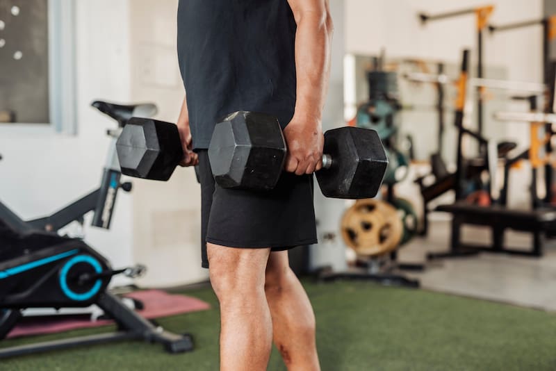 Este movimiento simple pero poderoso trabaja todo tu cuerpo, desde el agarre hasta el core.