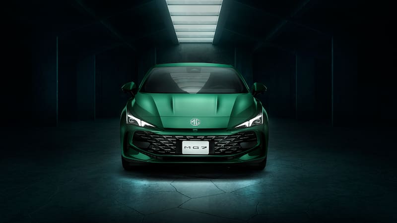 Este nuevo modelo de MG recuerda al Porsche Panamera: el coche híbrido se consigue por menos de 14000 euros.