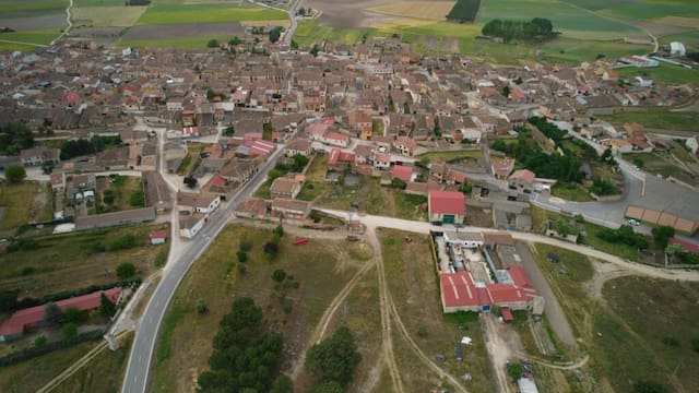 Este pequeño pueblo de Segovia busca vecinos: los alquileres están a 250 euros al mes y hay empleos posibles