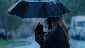 Este poncho impermeable es ideal para los días de lluvia: se consigue en Decathlon por menos de 7 euros