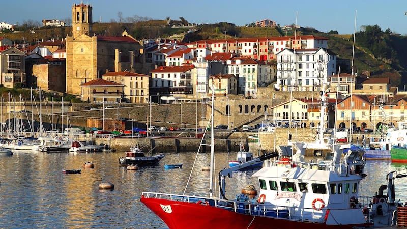 Este pueblo marítimo del País Vasco es el preferido de Elsa Pataky: una maravilla culinaria con vistas panorámicas del mar Cantábrico