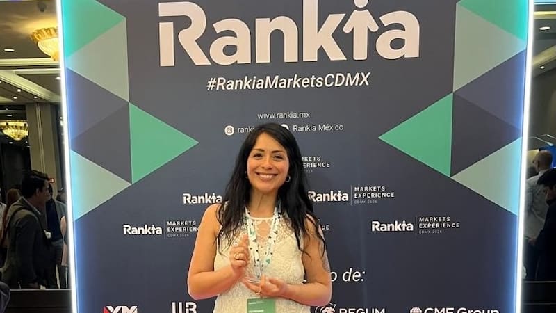 Estephanie Suárez, reportera de El Cronista México, galardonada en los premios Rankia.