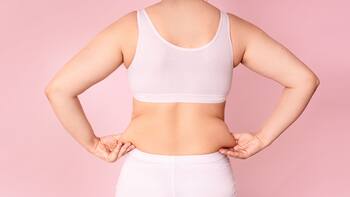 Ni correr ni caminar: el mejor ejercicio para eliminar los rollitos de grasa sin ir al gimnasio