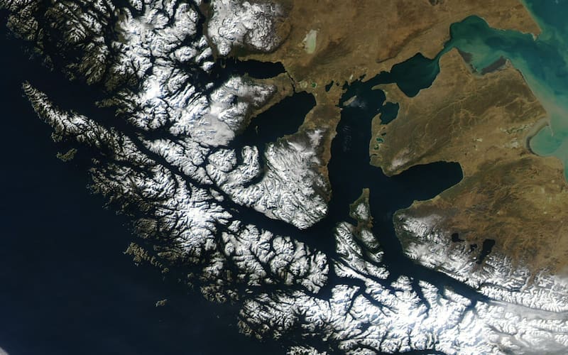 El estrecho de Magallanes en la patagonia chilena (Fuente: Wikimedia Commons).