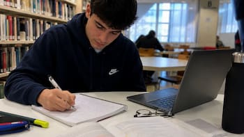 Cuando la preparación supera las oportunidades laborales: ¿Sigue siendo cierto que estudiar te lleva a vivir mejor?