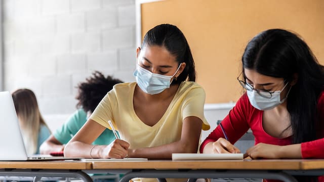 Regresa el uso de barbijo obligatorio: el Gobierno cambia las reglas en todas las escuelas públicas por aumento de enfermedad contagiosa