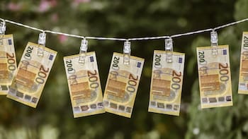 Cobraba el subsidio para mayores de 52 años y vendió un piso que había heredado. La Justicia la obliga a que devuelva 9685 euros al SEPE