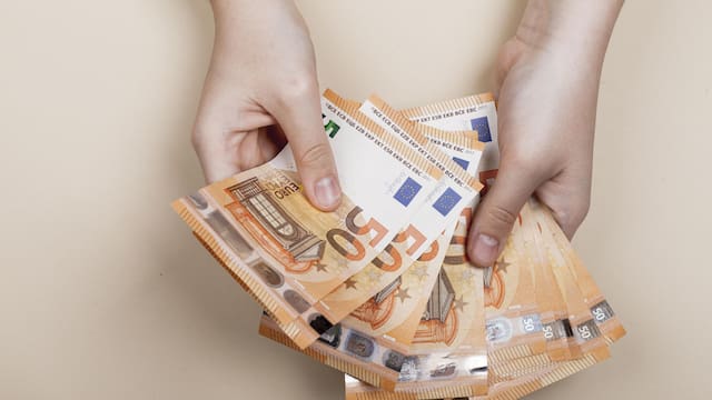 Confirmado | Hacienda te prohibirá llevar dinero en efectivo si superas esta cantidad: estas son todas las sanciones