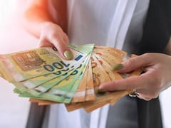 La ayuda familiar de 1000 euros que paga la Seguridad Social a quienes cumplan con tres requisitos