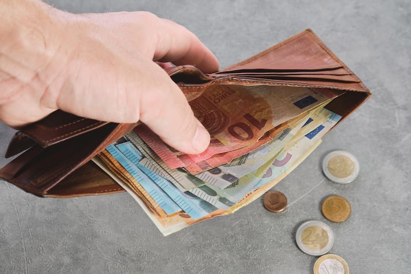 Cambio laboral desde el 5 de octubre: las empresas deberán informar por escrito sobre el salario, la jornada y las horas extra (foto: Shutterstock)