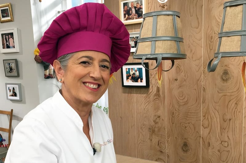 Eva Arguiñano recomienda escurrir bien el atún y añadir la mayonesa poco a poco para evitar una ensaladilla demasiado grasa o pesada.