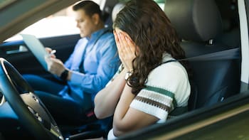 El error silencioso que te hará reprobar automáticamente el examen de conducir al instante de arrancar el auto