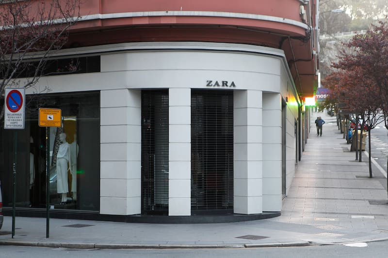 El primer establecimiento de Zara abrió sus puertas en 1975 y se convirtió en el punto de partida del crecimiento del grupo Inditex.