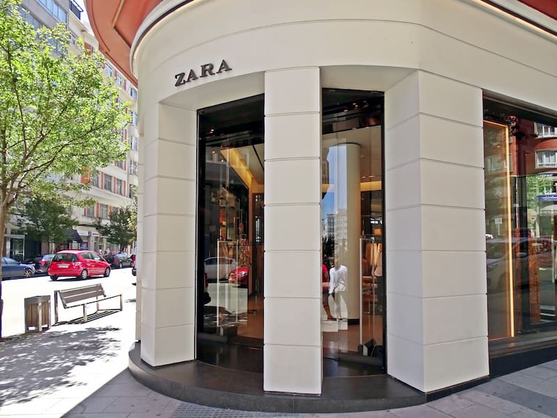 Así luce la primera tienda de Zara, en La Coruña.