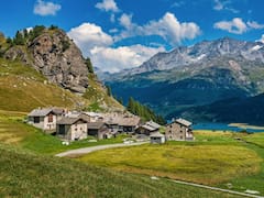 Reconocido por la ONU: este pueblo del país destaca por su estilo gótico y paisajes de montaña