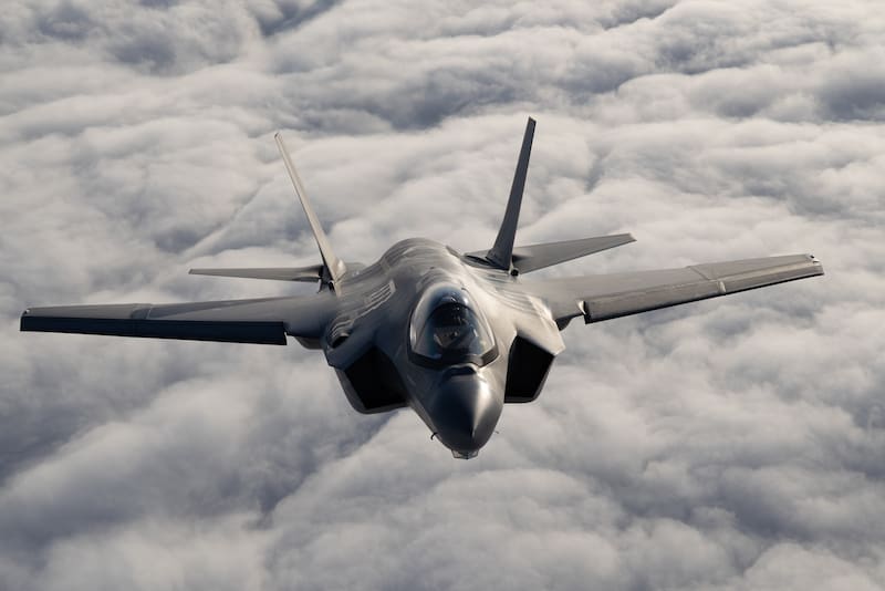 El caza de quinta generación integra sensores, armamento y sistemas de guerra electrónica para operar en los escenarios más hostiles del mundo.