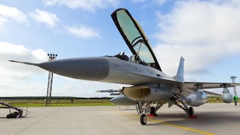 El F-16 argentino suma una “bala de plata” que cambia el equilibrio del poder aéreo en Latinoamérica