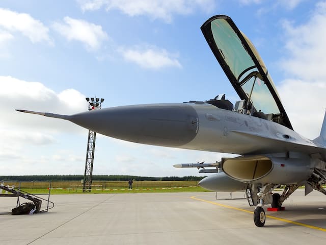 El F-16 argentino suma una “bala de plata” que cambia el equilibrio del poder aéreo en Latinoamérica