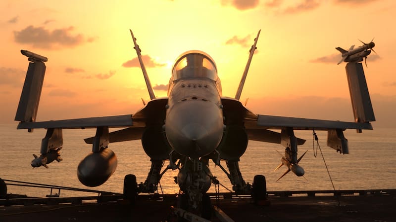 Los cazas F-18 españoles realizaron disparos con munición real contra drones durante un ejercicio militar de la OTAN en Estonia.