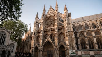 En 1869, hallaron una tumba romana con una cruz medieval en una abadía de Londres: 157 años después, creen que el esqueleto perteneció a un antiguo líder religioso