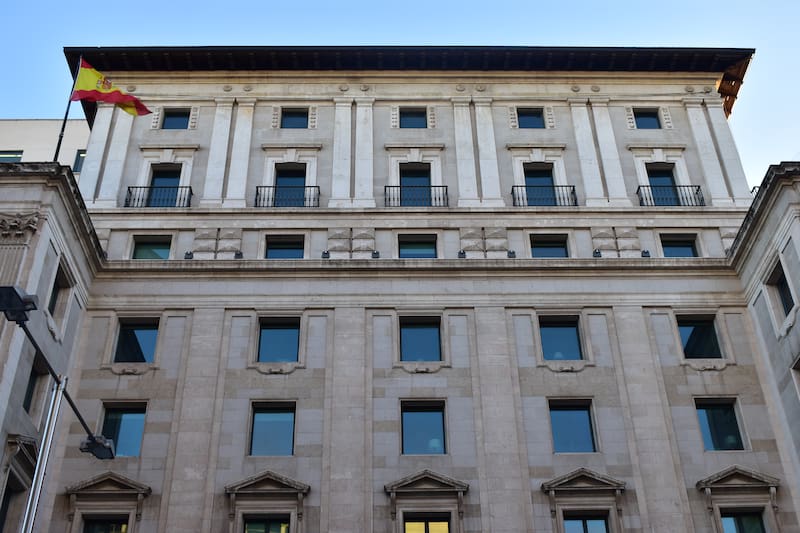 La Dirección General de Tributos, dependiente del Ministerio de Hacienda, distingue entre figurar como titular de una cuenta y disponer realmente de los fondos depositados.
