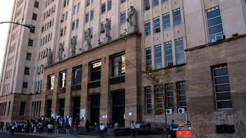 Acorralado por la Justicia y sin acuerdo salarial, el Gobierno lleva la pelea al próximo nivel