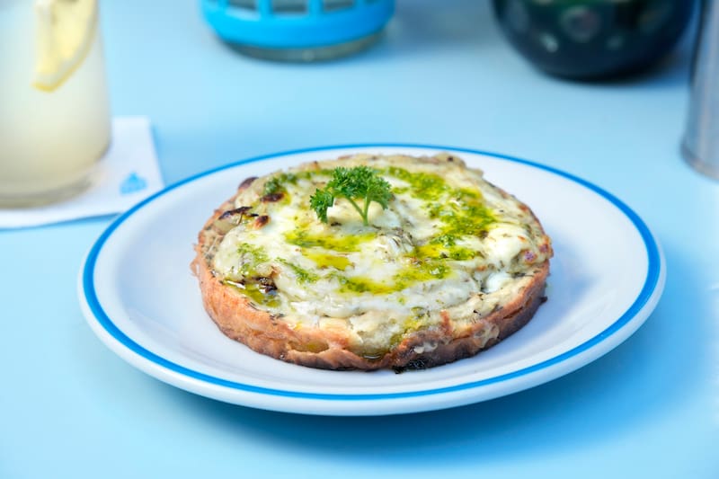 Cebolla, mozzarella y orégano: la apuesta de Sifón.