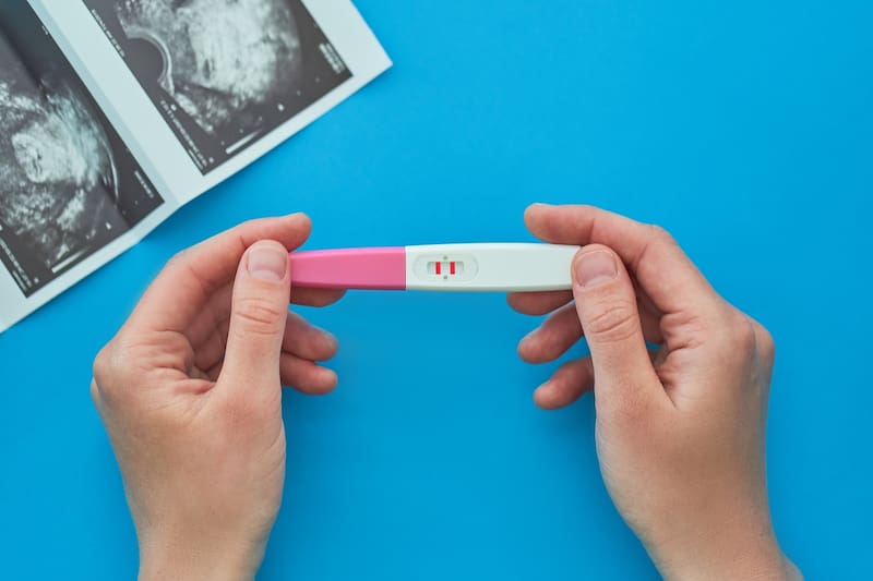 Se fija criterio obligatorio para que, a través del juicio de amparo, se pueda ordenar a autoridades de salud implementar y difundir los servicios necesarios para garantizar el acceso al aborto voluntario.