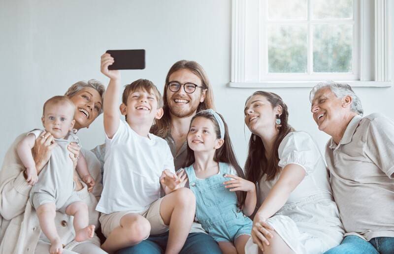 La medida busca reforzar la protección social de los hogares con menores y reducir la tasa de pobreza infantil en España.