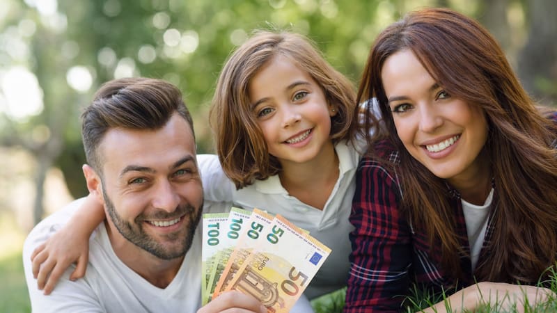 El Gobierno plantea una ayuda de 200 euros mensuales para familias con hijos a cargo y detalla quiénes podrían acceder a esta nueva prestación económica.