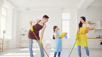 Largas filas en Lidl para comprar el producto que deja tu hogar reluciente sin esfuerzo: tiene más del 30% de descuento