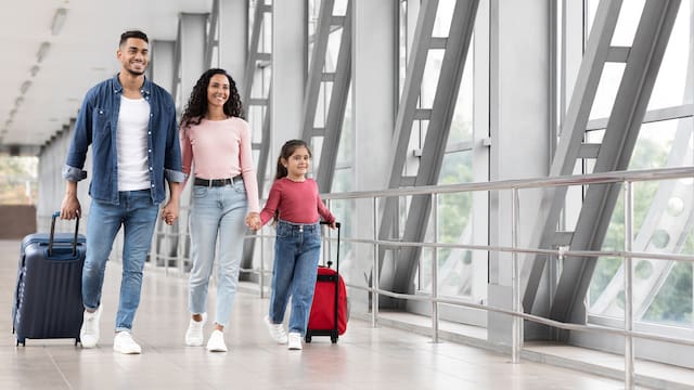 Increíble, pero oficial | El Gobierno confirma que una familia puede emigrar a España aunque solo una persona tenga visa