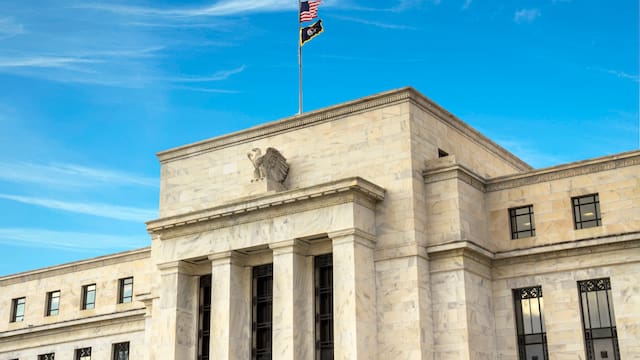 El mercado ya no espera recortes de tasas de la Fed: cómo impacta en los bonos argentinos