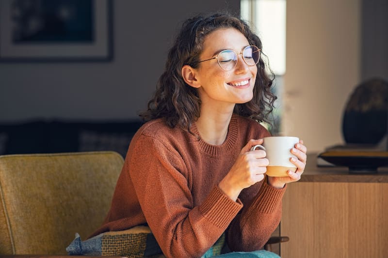 La psicología explica que las personas más felices al envejecer no necesitan haber tenido una vida fácil, sino disfrutar lo que ya tienen. Fuente: Shutterstock