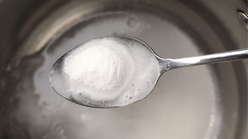 Fernández recomendó colocar una o dos cucharadas de percarbonato de sodio en la base de la canasta