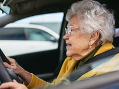 Confirmado y oficial | Cancelan la licencia de conducir a los mayores de 65 años que no cumplan este requisito