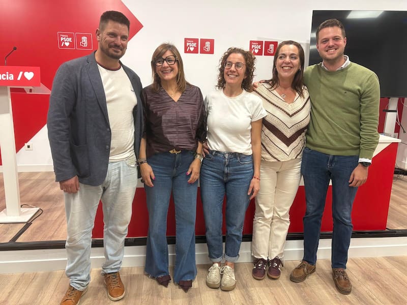 Ferraz ha defendido este martes su potestad para realizar cambios en las listas propuestas por las agrupaciones provinciales para el 29N, tras la dimisión de todos los integrantes de la propuesta de la militancia del PSOE de Palencia. En la imagen: de izda a dcha: Luis Angel Marín; Rosa Aldea; Alicia García; Belinda Mencía y Alvaro Bilbao.