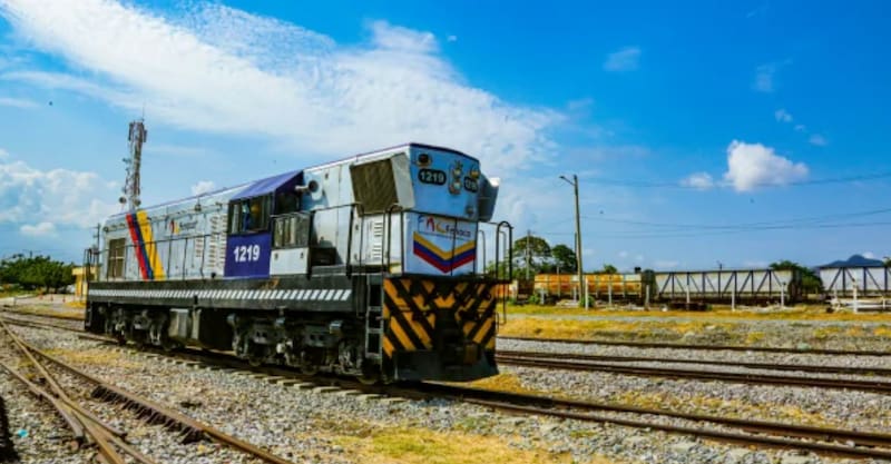 Nuevo tren en Colombia permitirá la conexión directa entre transporte ferroviario y rutas fluviales en el Meta.
