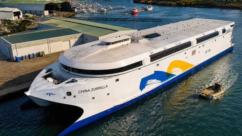 Lanzan el ferry eléctrico más grande del mundo en el Río de la Plata: cuenta con autonomía para unir Buenos Aires-Colonia y capacidad para 2.100 pasajeros.
