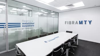 Nearshoring impulsa a Fibra Mty: Barclays anticipa un rally de 25% en 12 meses