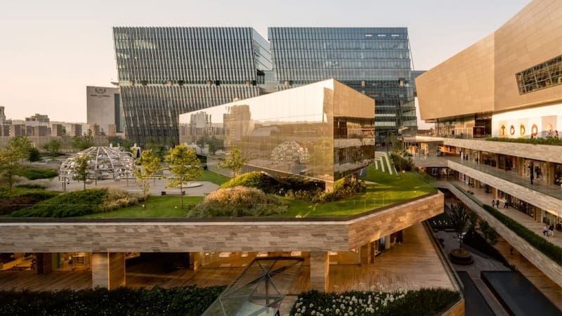 Plaza Artz, una de las propiedades más visibles de Fibra Soma.