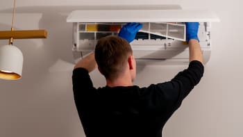 Cómo limpiar el aire acondicionado en casa sin gastar dinero: el método seguro que recomiendan los fabricantes sin contratar a un tecnico