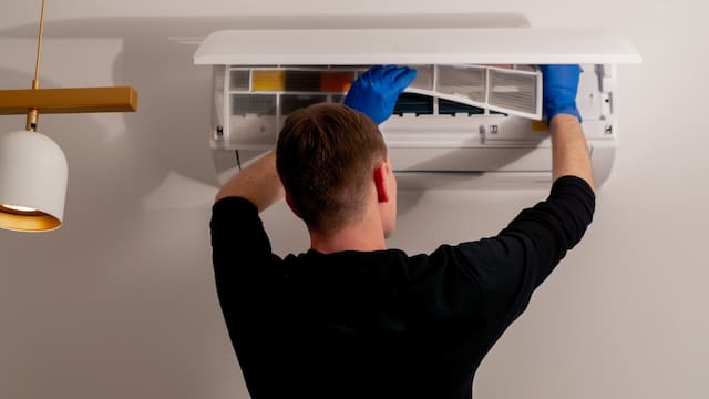 Cómo limpiar el aire acondicionado en casa sin gastar dinero: el método seguro que recomiendan los fabricantes sin contratar a un tecnico