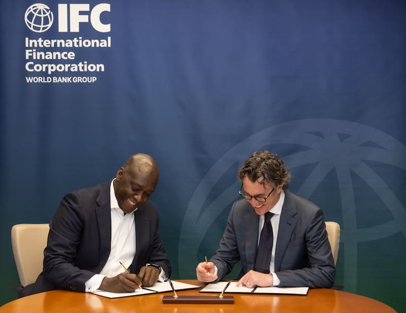 Makhtar Diop, MD del IFC, y Simon Trott, CEO de Rio Tinto