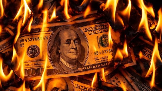 Con un dólar marcha atrás, el mundo respira y se abren dos ventanas para los argentinos: viajes y deuda