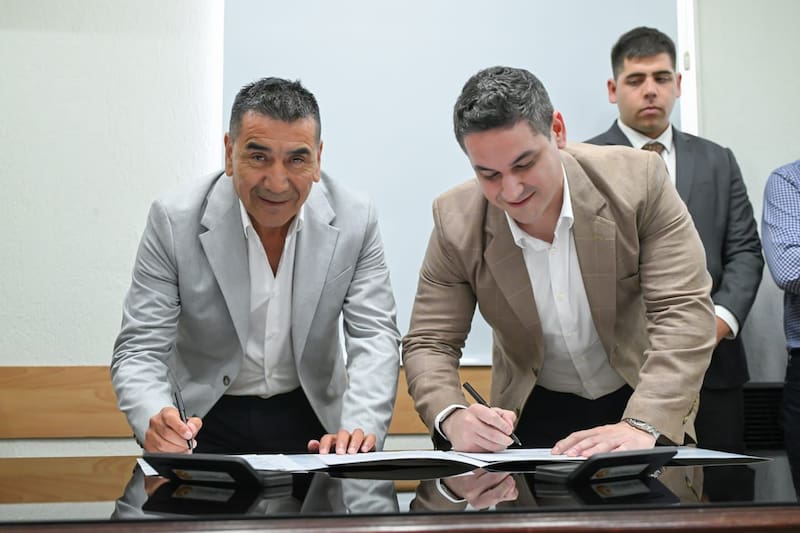 El intendente de Cutral Co, Ramón Rioseco, y el CEO de Kaizen Energy, Claudio Escobar