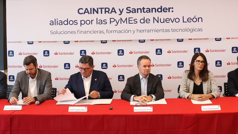 Firma de alianza estratégica entre Santander y Caintra Nuevo León.