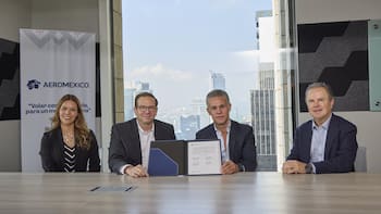 Aeroméxico se alía con Compartamos Banco para impulsar el uso de combustible reciclado