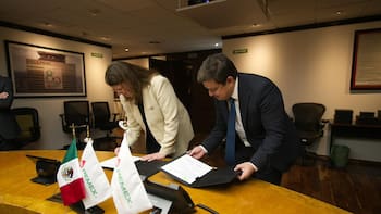 Ante el desplome de su producción, Pemex busca oxígeno técnico en acuerdo con Woodside Energy
